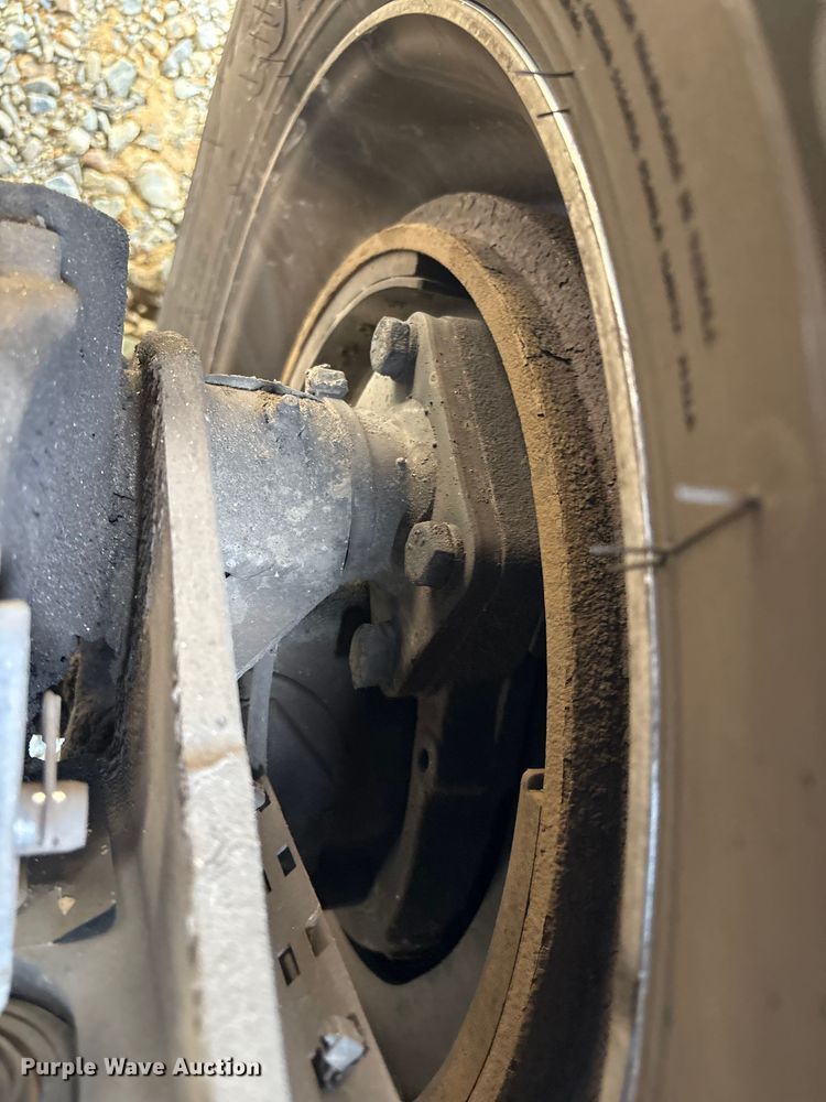 image for item YA1156 2020 Volvo VNL semi truck