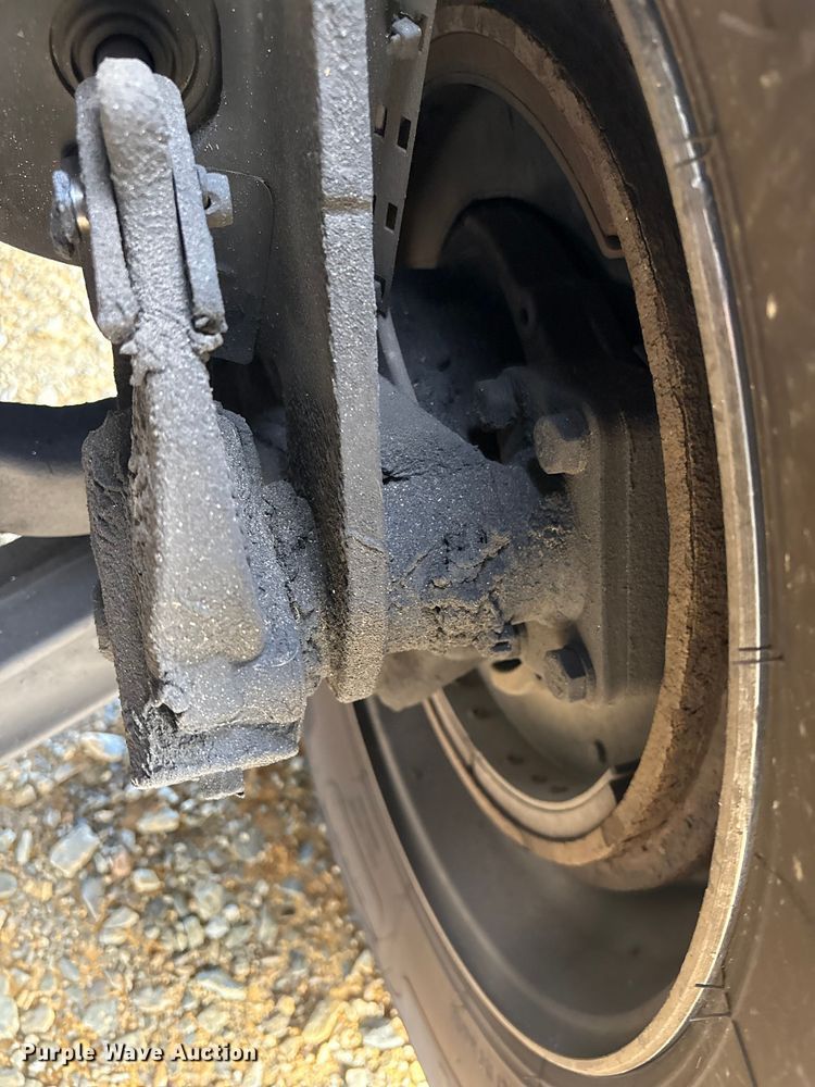 image for item YA1156 2020 Volvo VNL semi truck