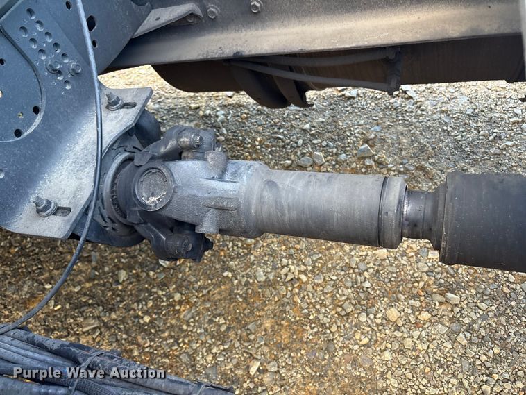 image for item YA1156 2020 Volvo VNL semi truck