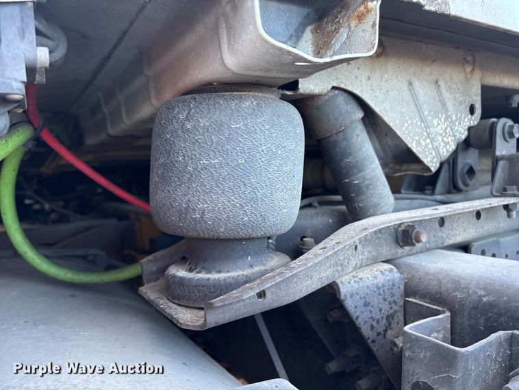 image for item YA1156 2020 Volvo VNL semi truck