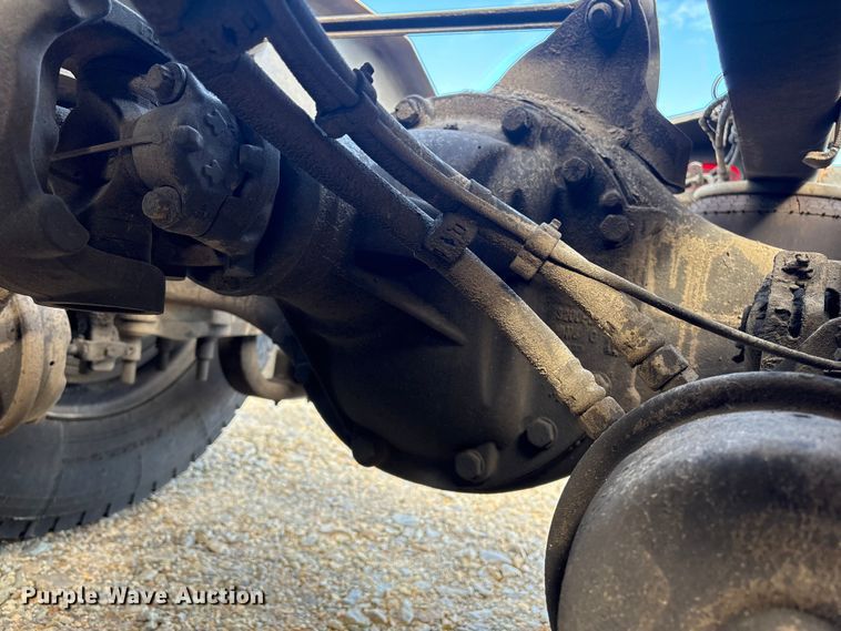 image for item YA1156 2020 Volvo VNL semi truck