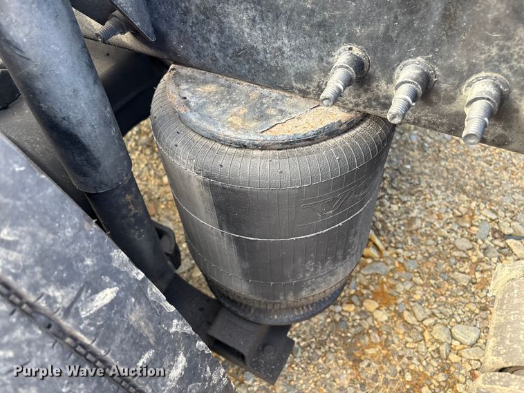 image for item YA1156 2020 Volvo VNL semi truck