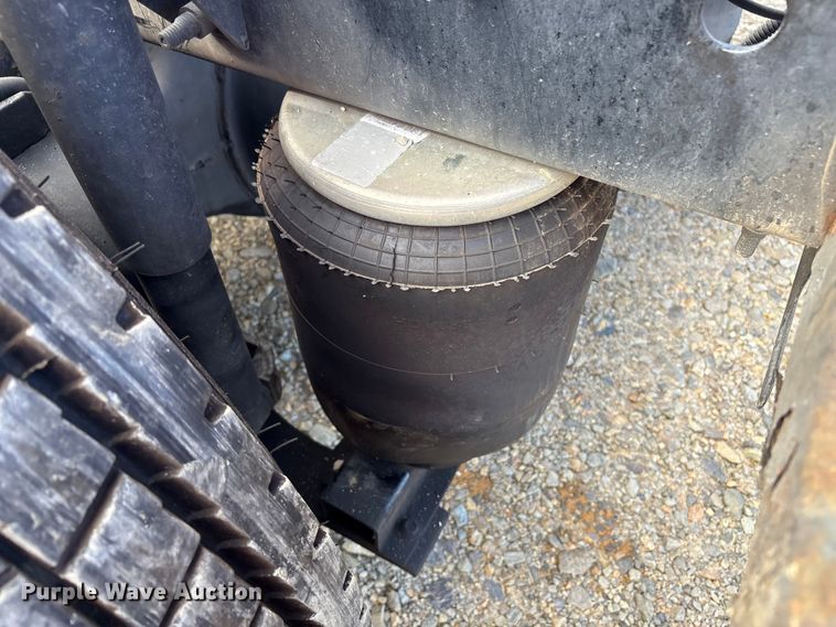 image for item YA1156 2020 Volvo VNL semi truck