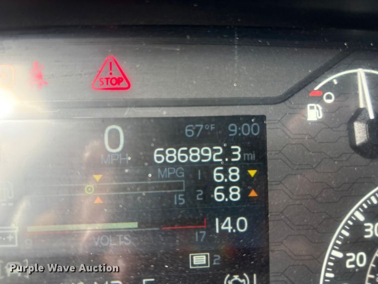 image for item YA1156 2020 Volvo VNL semi truck