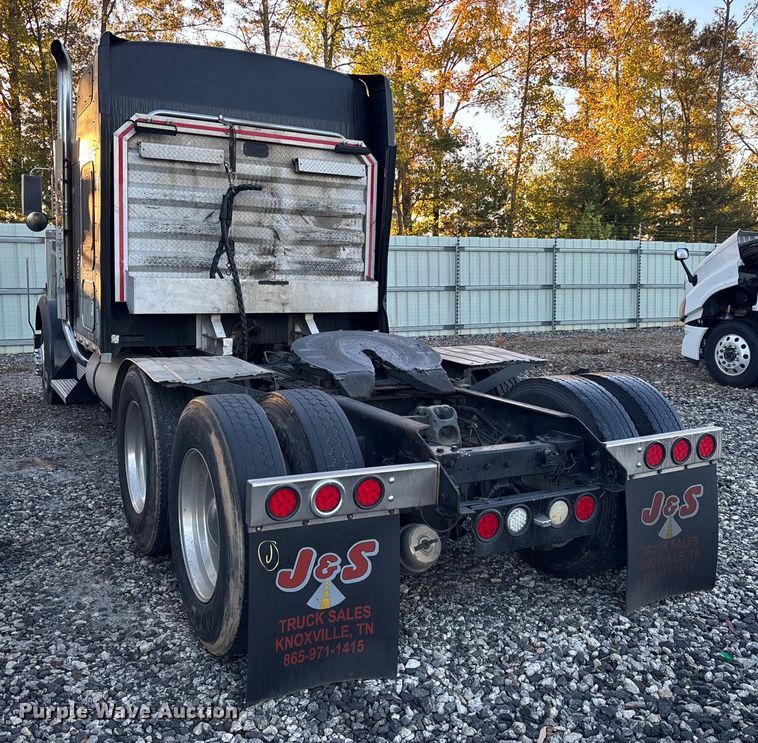 image for item YA1164 2004 Kenworth W900 semi truck