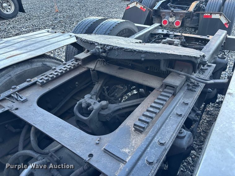 image for item YA1164 2004 Kenworth W900 semi truck