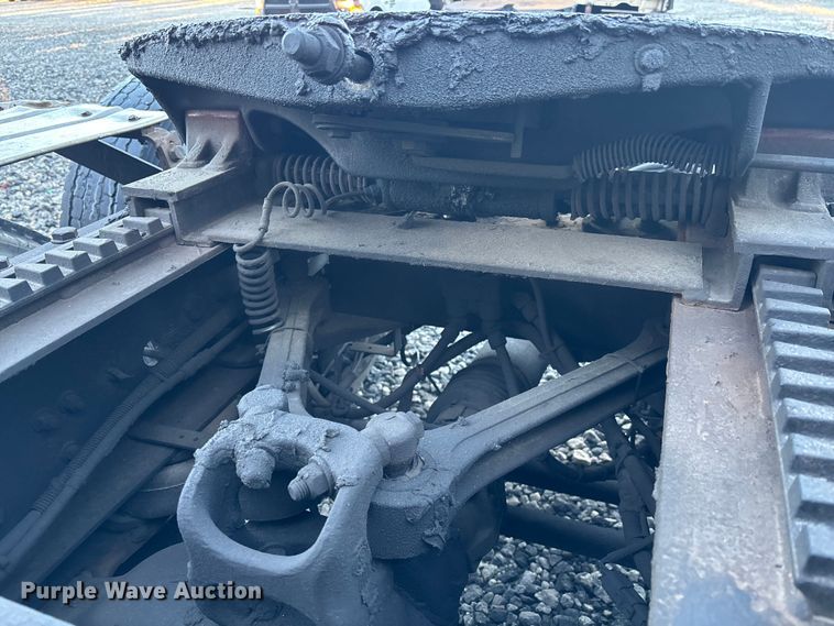 image for item YA1164 2004 Kenworth W900 semi truck