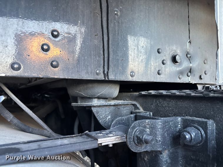 image for item YA1164 2004 Kenworth W900 semi truck