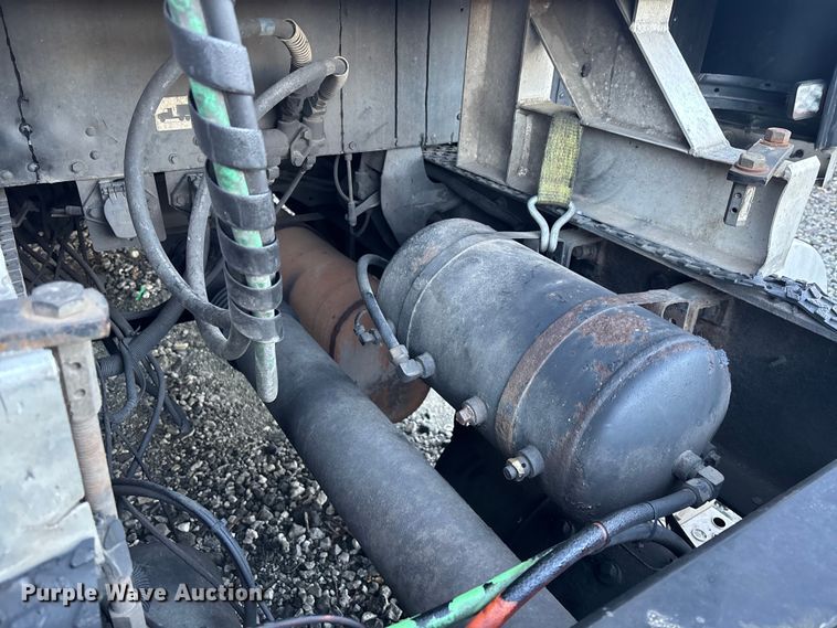 image for item YA1164 2004 Kenworth W900 semi truck