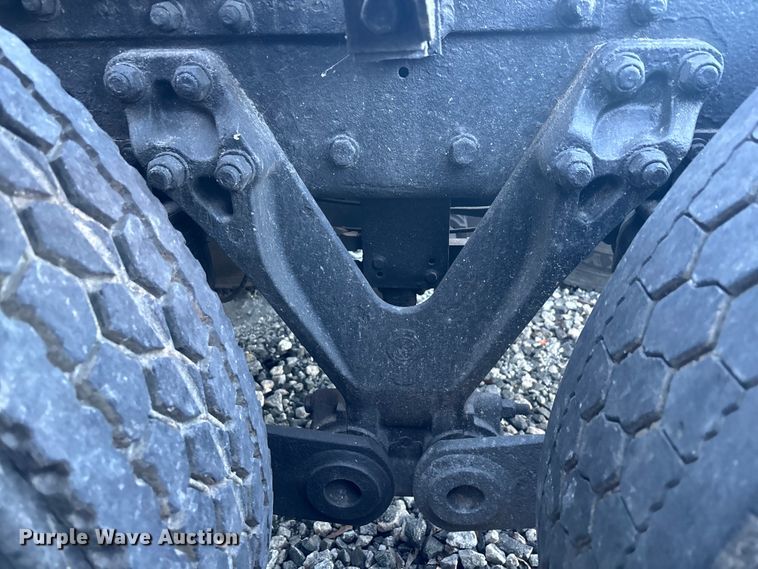 image for item YA1164 2004 Kenworth W900 semi truck