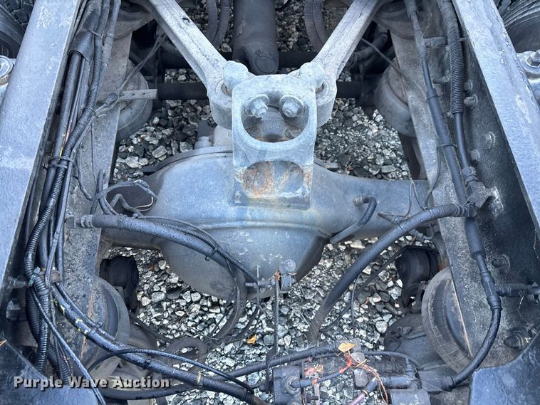 image for item YA1164 2004 Kenworth W900 semi truck