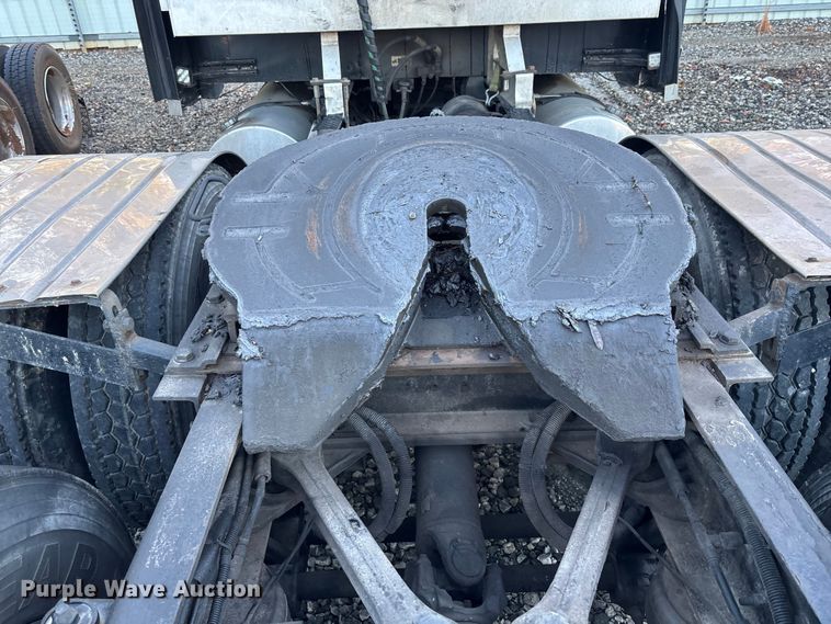 image for item YA1164 2004 Kenworth W900 semi truck