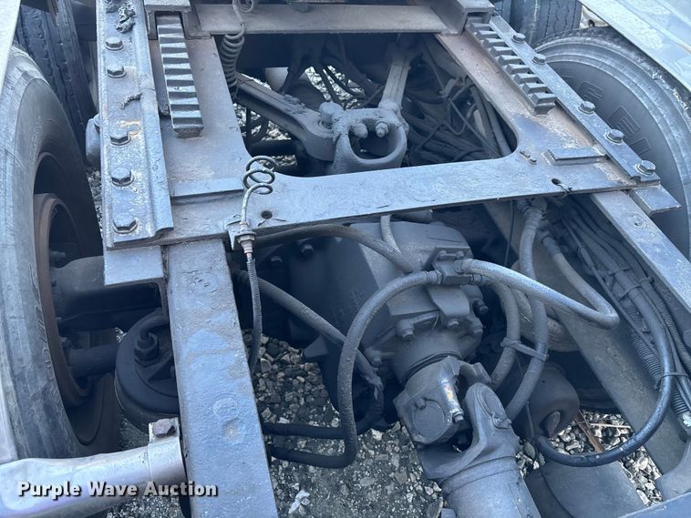 image for item YA1164 2004 Kenworth W900 semi truck