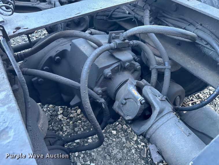 image for item YA1164 2004 Kenworth W900 semi truck