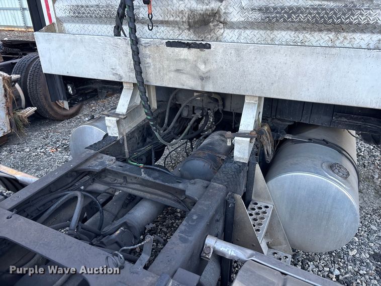 image for item YA1164 2004 Kenworth W900 semi truck