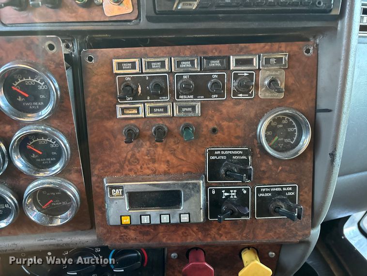 image for item YA1164 2004 Kenworth W900 semi truck