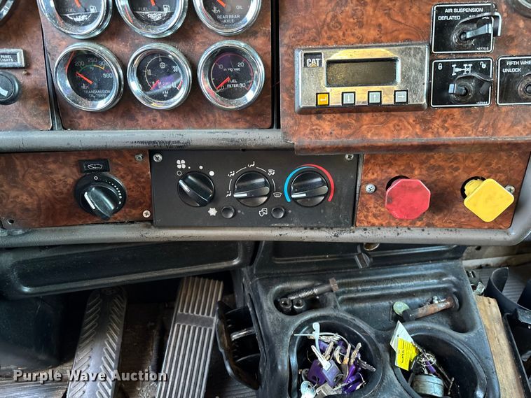 image for item YA1164 2004 Kenworth W900 semi truck