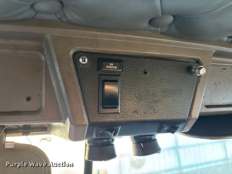 image for item YA1164 2004 Kenworth W900 semi truck