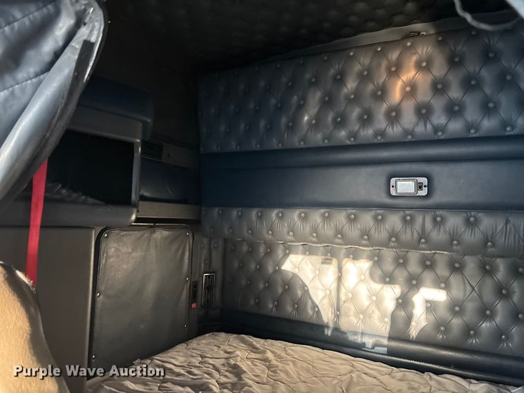 image for item YA1164 2004 Kenworth W900 semi truck