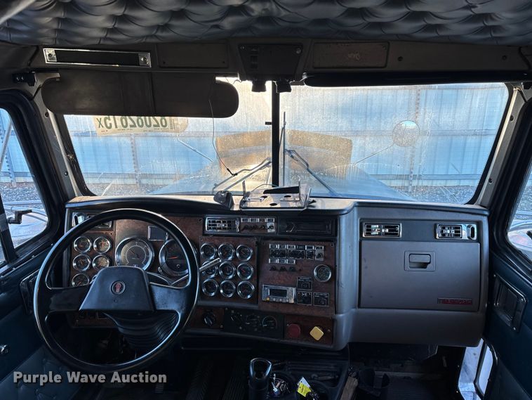 image for item YA1164 2004 Kenworth W900 semi truck