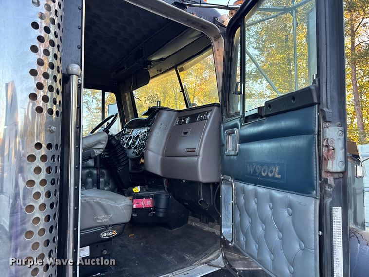 image for item YA1164 2004 Kenworth W900 semi truck