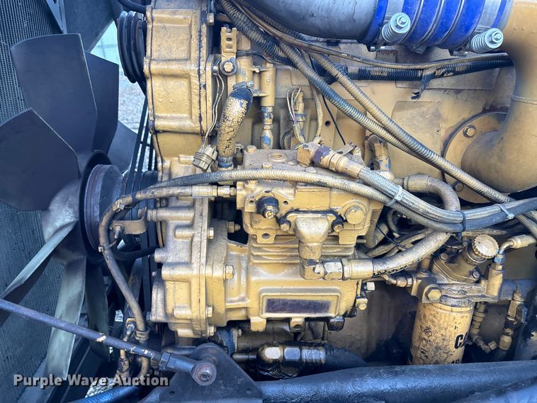 image for item YA1164 2004 Kenworth W900 semi truck