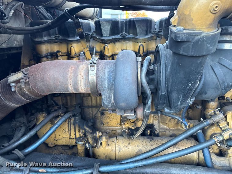 image for item YA1164 2004 Kenworth W900 semi truck