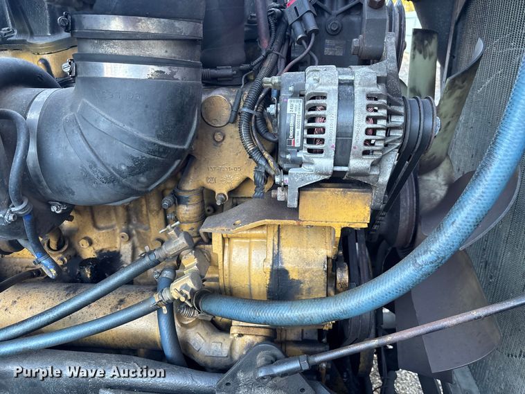 image for item YA1164 2004 Kenworth W900 semi truck