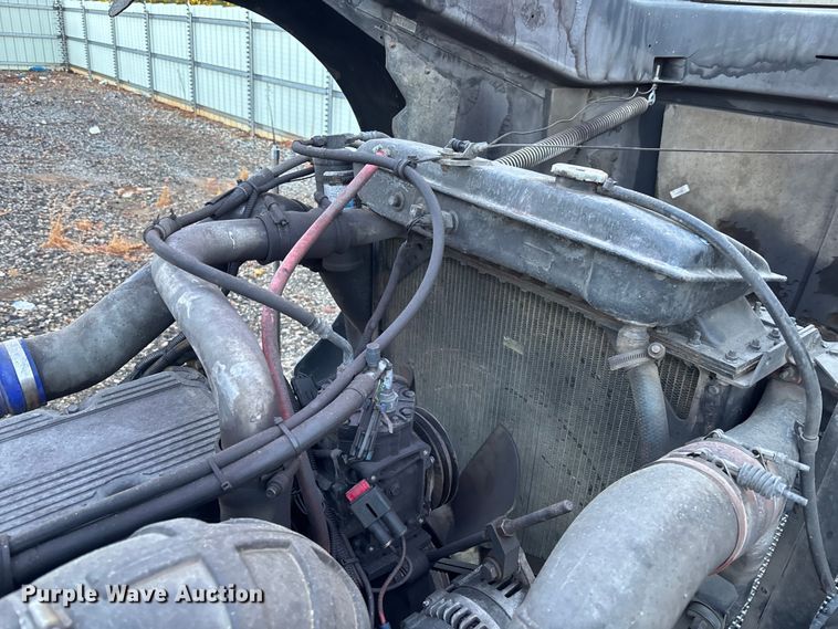 image for item YA1164 2004 Kenworth W900 semi truck