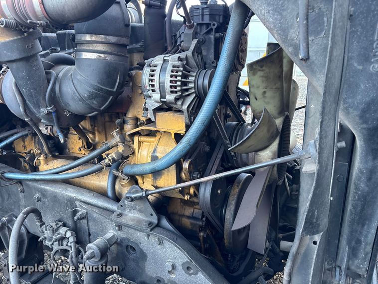 image for item YA1164 2004 Kenworth W900 semi truck