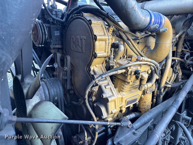 image for item YA1164 2004 Kenworth W900 semi truck