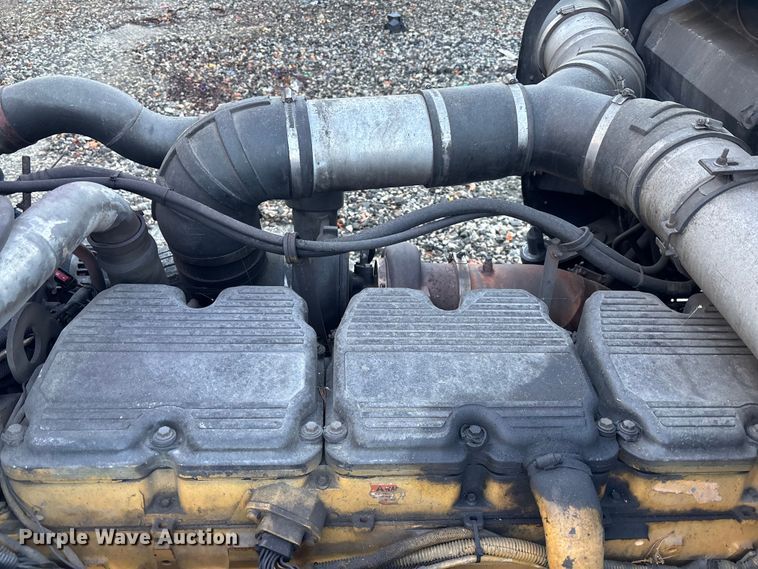 image for item YA1164 2004 Kenworth W900 semi truck