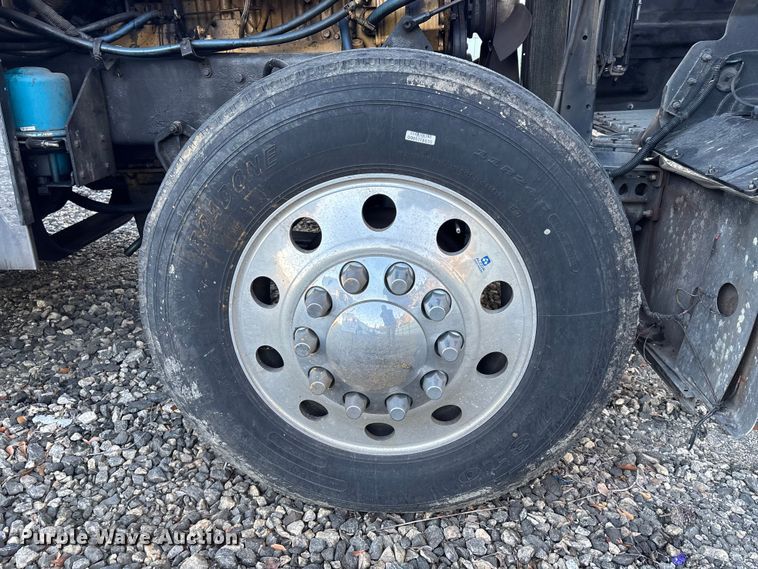 image for item YA1164 2004 Kenworth W900 semi truck