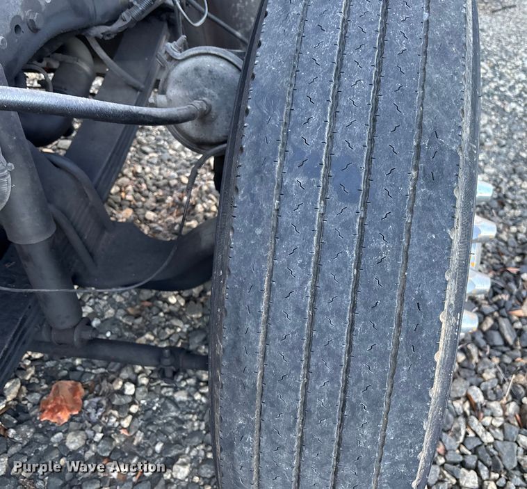 image for item YA1164 2004 Kenworth W900 semi truck