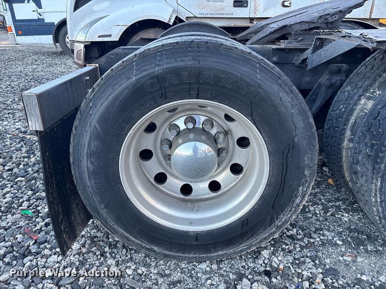 image for item YA1164 2004 Kenworth W900 semi truck