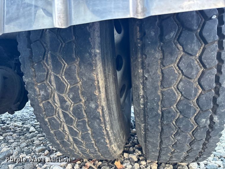 image for item YA1164 2004 Kenworth W900 semi truck