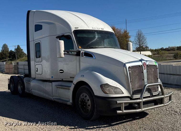 image for item YA1169 2017 Kenworth T680 semi truck