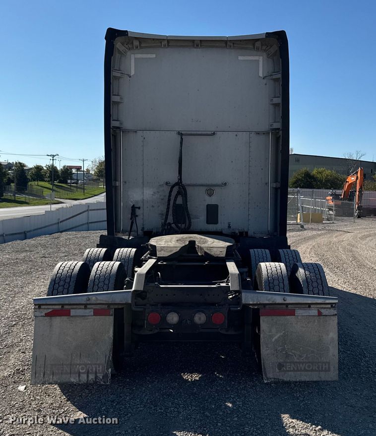 image for item YA1169 2017 Kenworth T680 semi truck