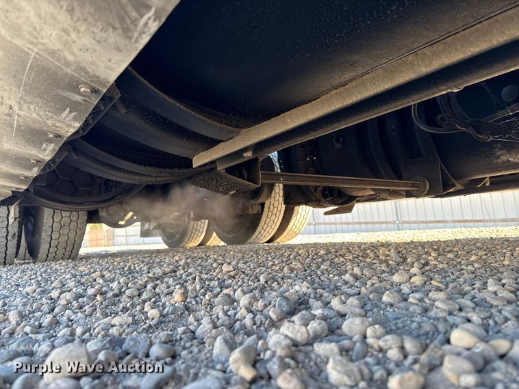 image for item YA1169 2017 Kenworth T680 semi truck