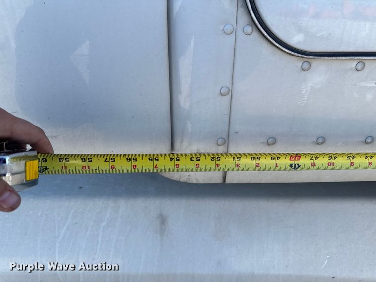 image for item YA1169 2017 Kenworth T680 semi truck