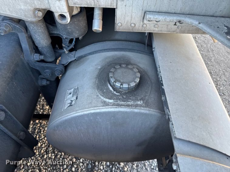 image for item YA1169 2017 Kenworth T680 semi truck