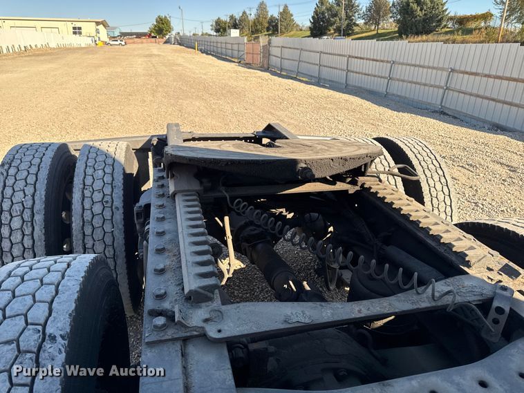 image for item YA1169 2017 Kenworth T680 semi truck