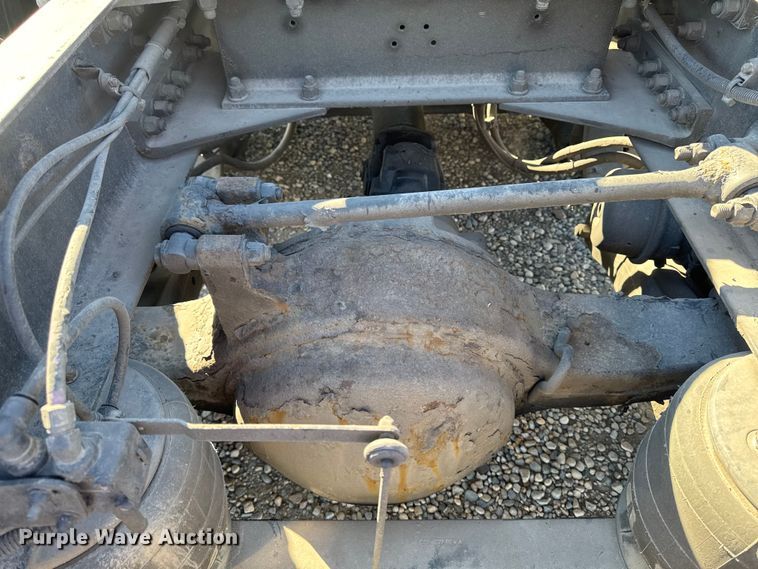 image for item YA1169 2017 Kenworth T680 semi truck