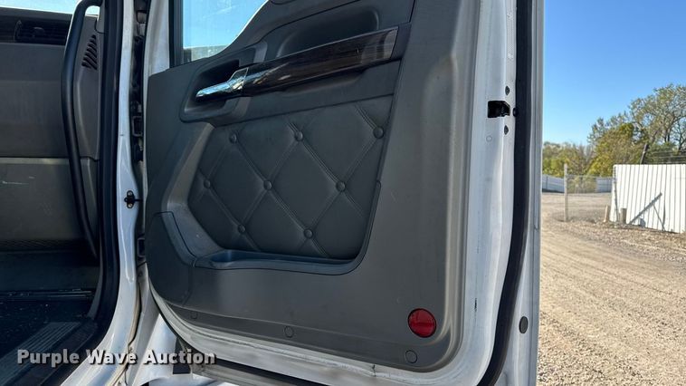 image for item YA1169 2017 Kenworth T680 semi truck