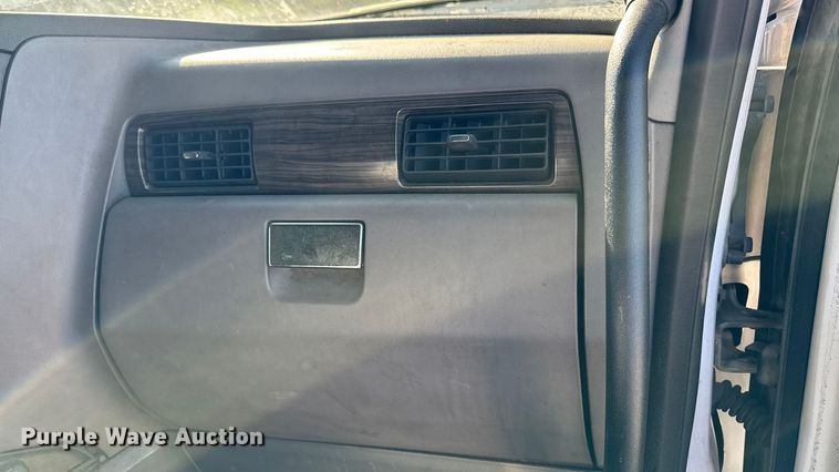 image for item YA1169 2017 Kenworth T680 semi truck