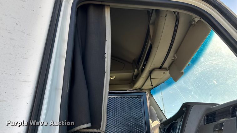 image for item YA1169 2017 Kenworth T680 semi truck