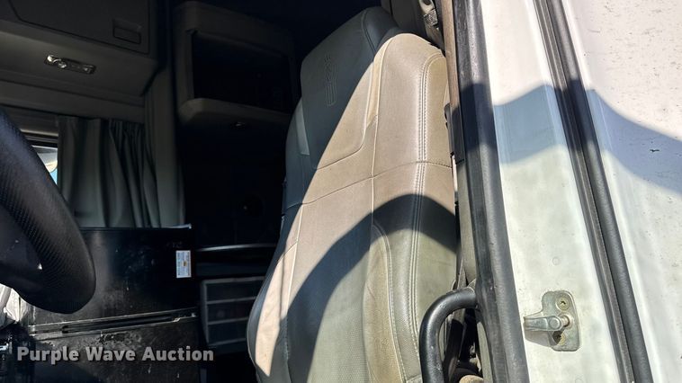 image for item YA1169 2017 Kenworth T680 semi truck