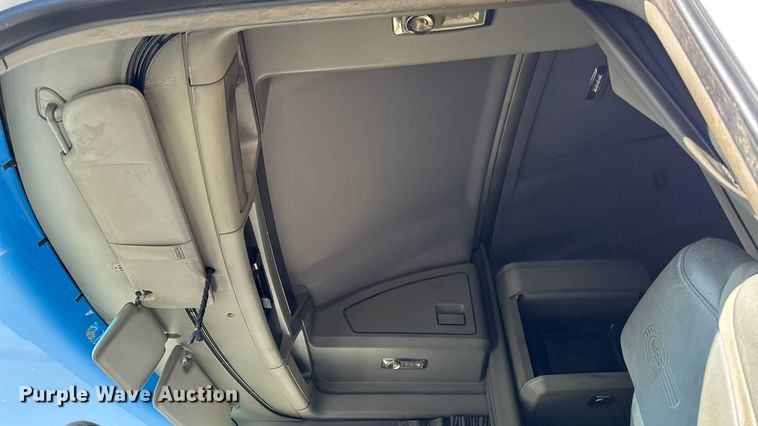 image for item YA1169 2017 Kenworth T680 semi truck