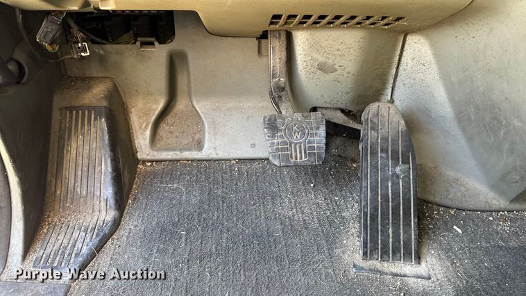 image for item YA1169 2017 Kenworth T680 semi truck