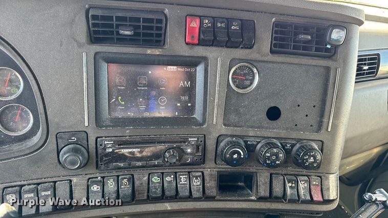 image for item YA1169 2017 Kenworth T680 semi truck